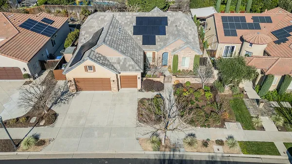 $700,000 | 3725 Everglade Avenue, Clovis, CA 93619