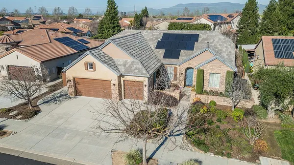 $700,000 | 3725 Everglade Avenue, Clovis, CA 93619