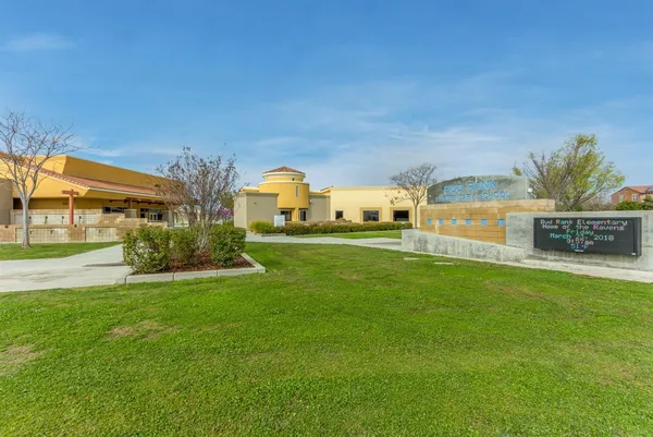 $700,000 | 3725 Everglade Avenue, Clovis, CA 93619