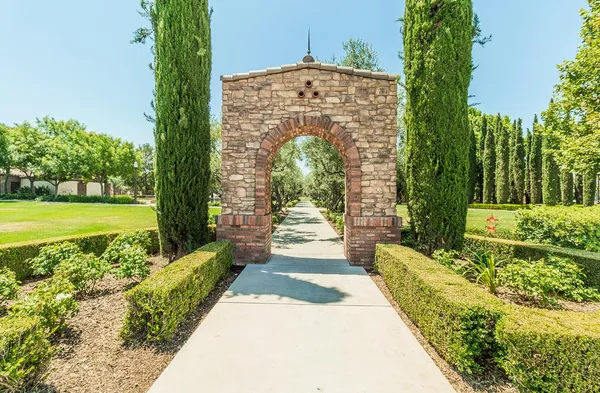 $700,000 | 3725 Everglade Avenue, Clovis, CA 93619