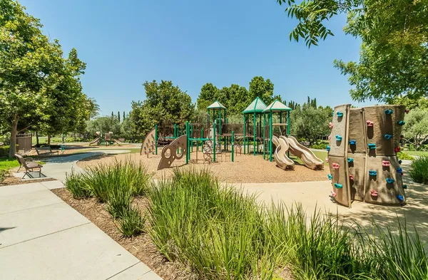 $700,000 | 3725 Everglade Avenue, Clovis, CA 93619