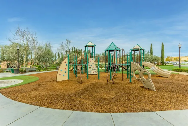 $680,000 | 3725 Everglade Avenue, Clovis, CA 93619