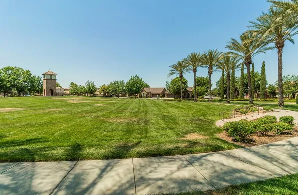$700,000 | 3725 Everglade Avenue, Clovis, CA 93619