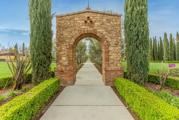 $700,000 | 3725 Everglade Avenue, Clovis, CA 93619