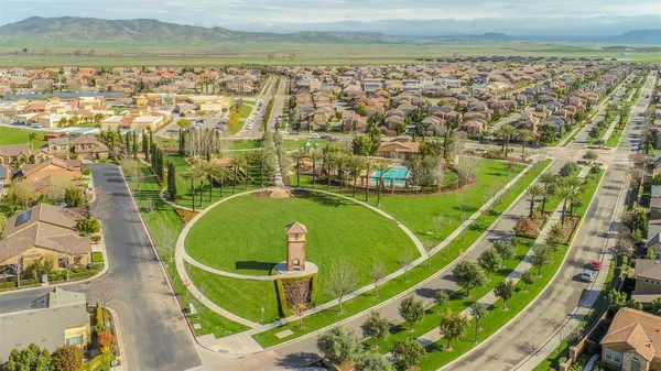 $700,000 | 3725 Everglade Avenue, Clovis, CA 93619