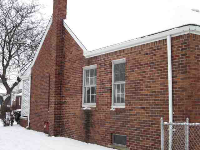 22859 David Eastpointe, MI 48021 - Photo 3 of 19 31089067-2.JPG