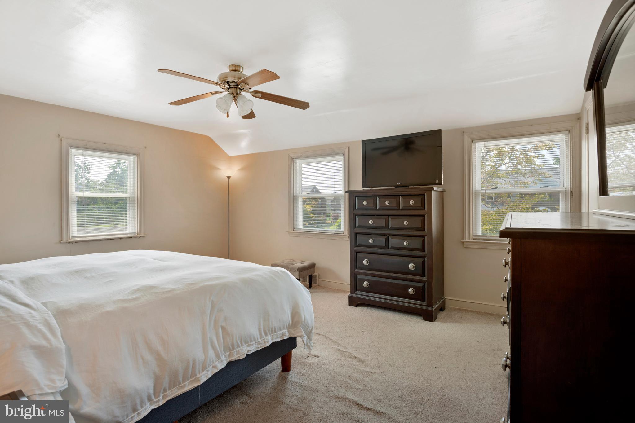 15 Dewey Road Cheltenham, PA 19012 - Photo 13 of 28 Expansive owner's bedroom