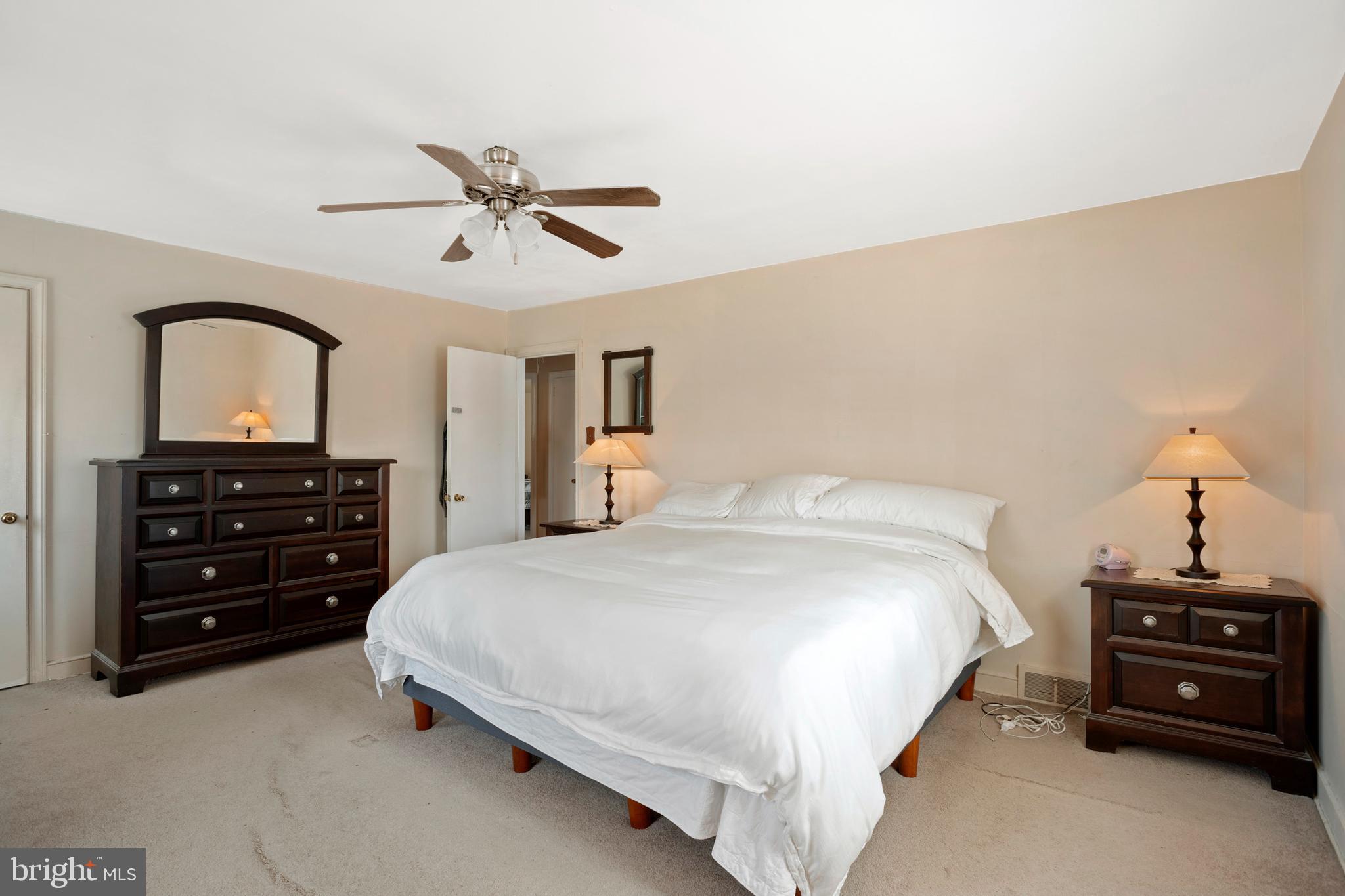 15 Dewey Road Cheltenham, PA 19012 - Photo 15 of 28 Expansive owner's bedroom
