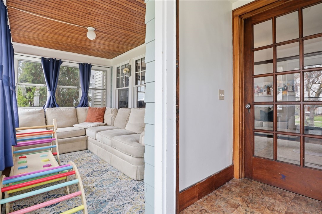 71 Curtice Road Irondequoit, NY 14617 - Photo 3 of 32