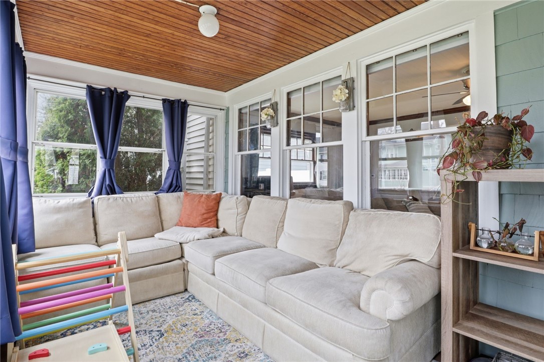 71 Curtice Road Irondequoit, NY 14617 - Photo 4 of 32