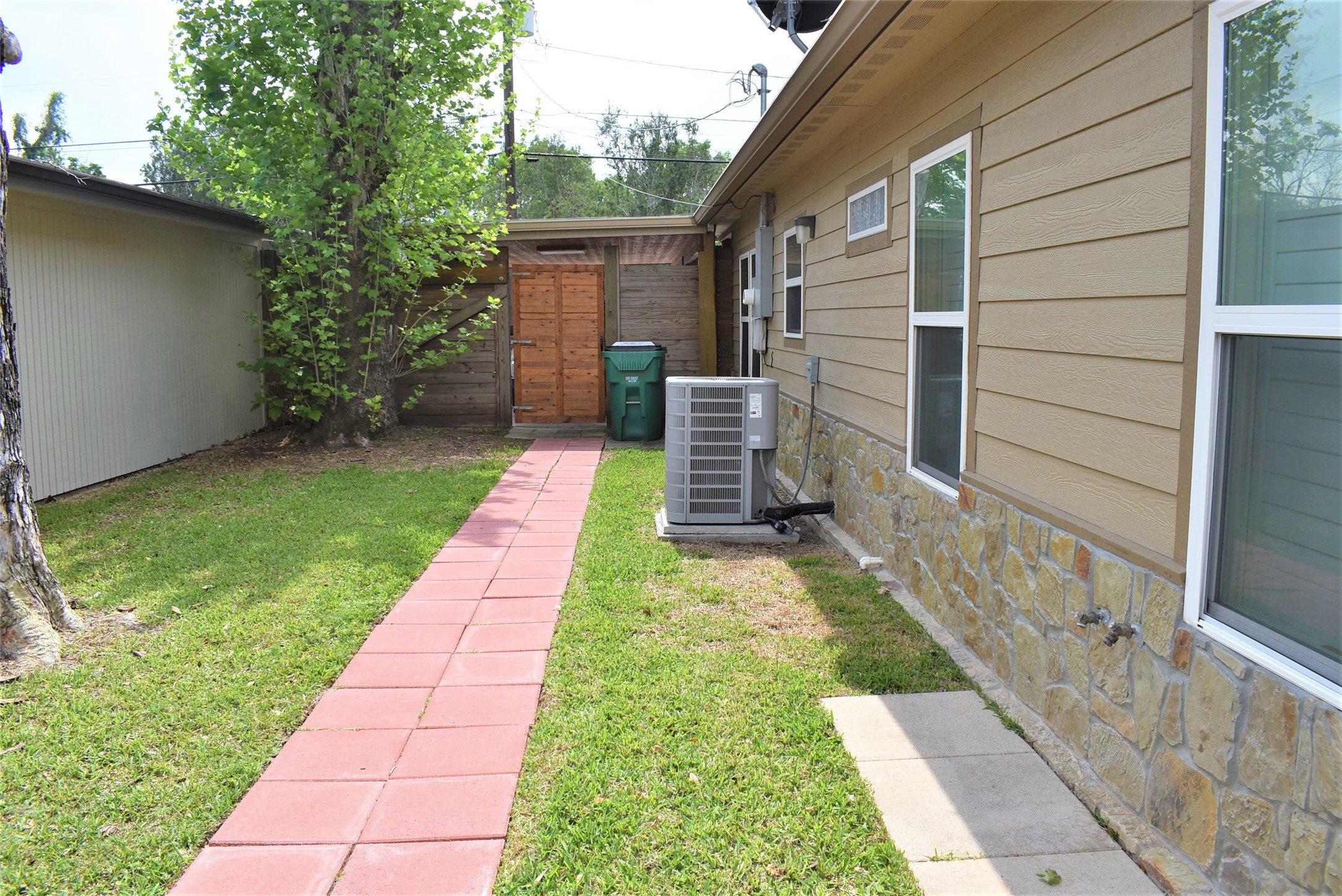 412 Pecan Street Sweeny, TX 77480 - Photo 25 of 32