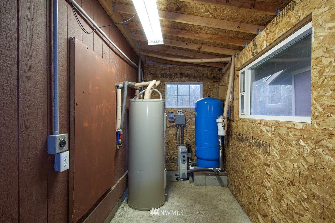 463 Autumn Road Sequim, WA 98382 - Photo 33 of 40 a view of water heater room
