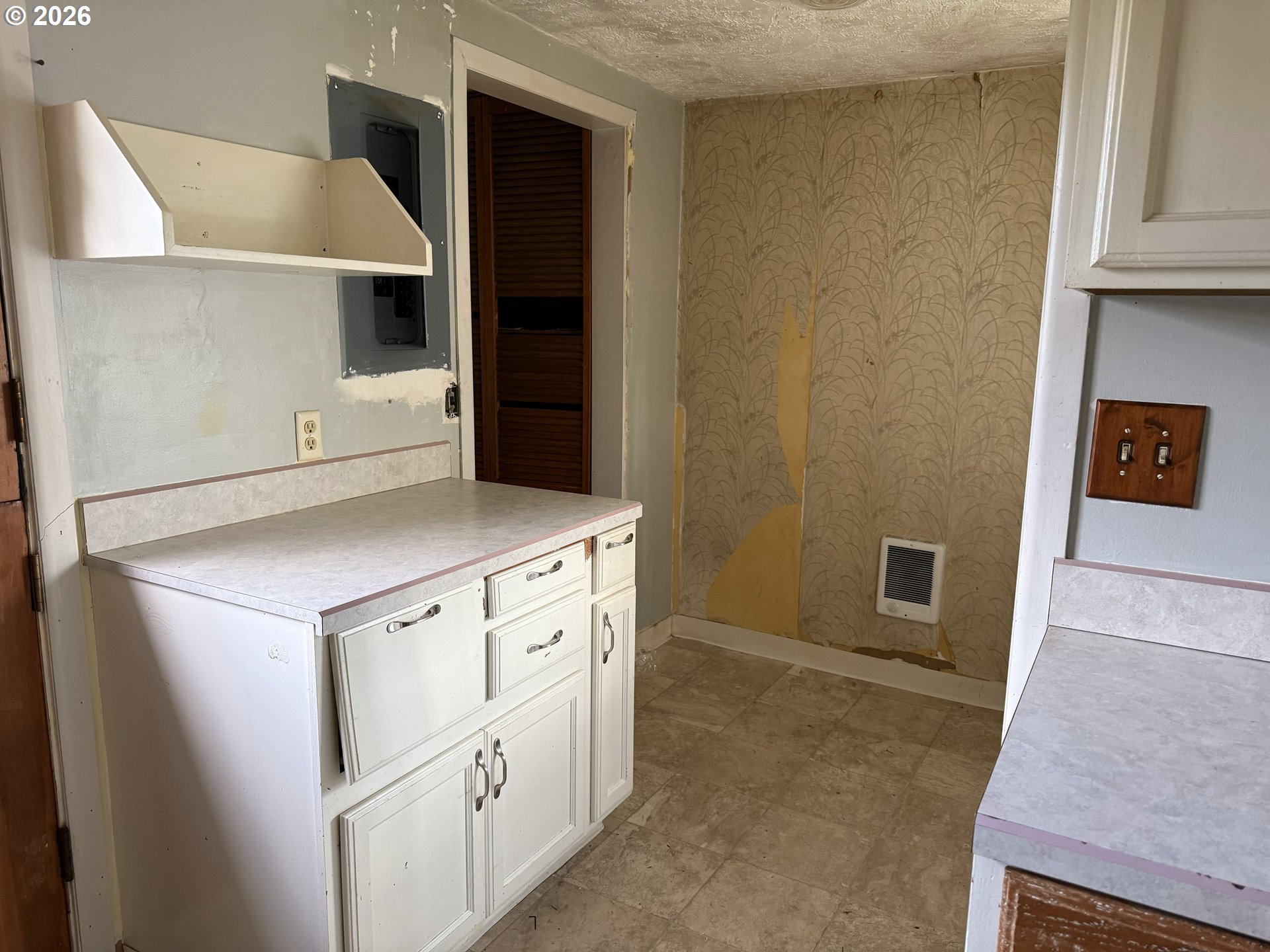 7451 Southeast Johnson Street Hillsboro, OR 97123 - Photo 11 of 27 a kitchen with cabinets and white appliances