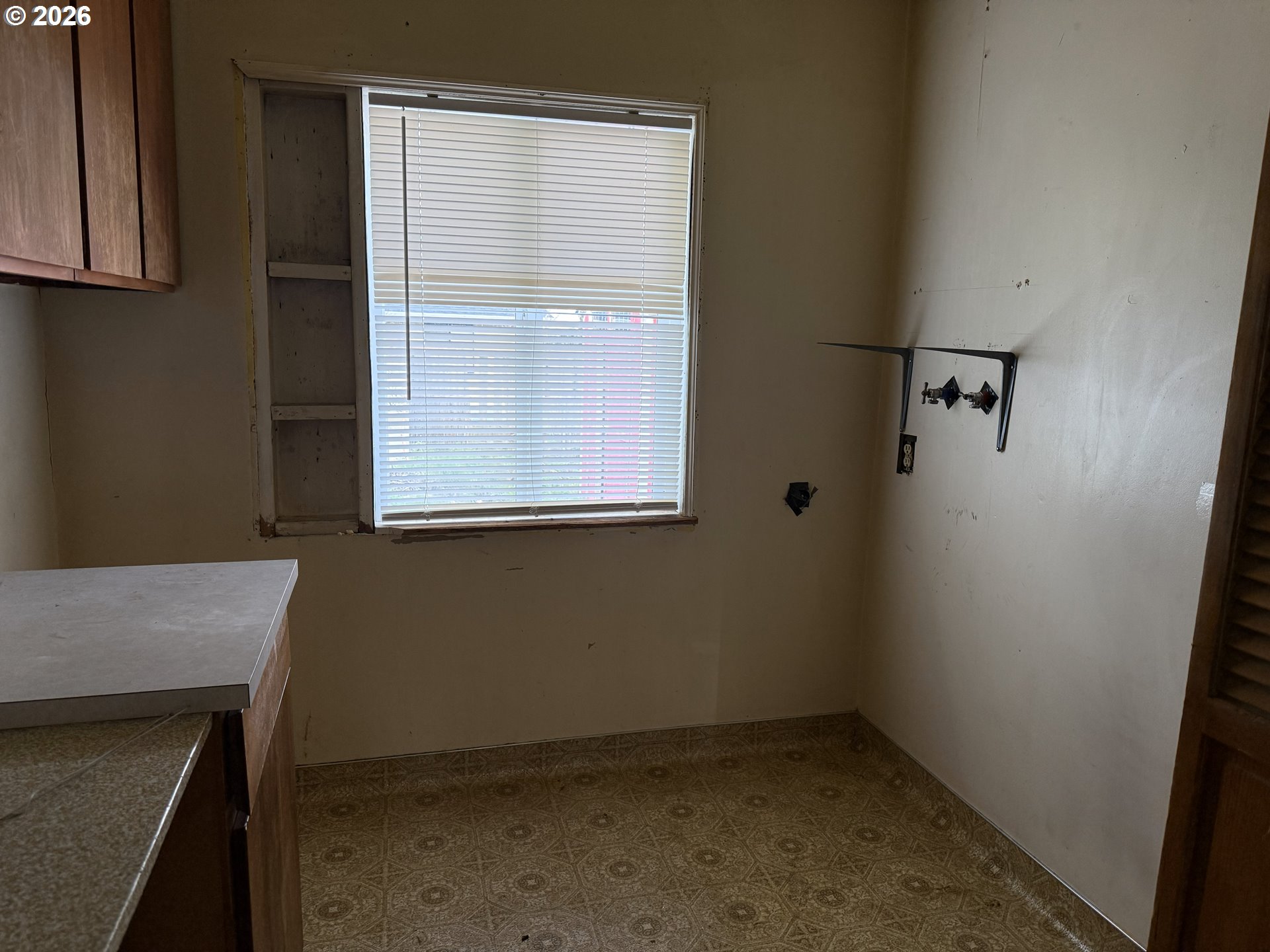 7451 Southeast Johnson Street Hillsboro, OR 97123 - Photo 13 of 27 a small space with a window