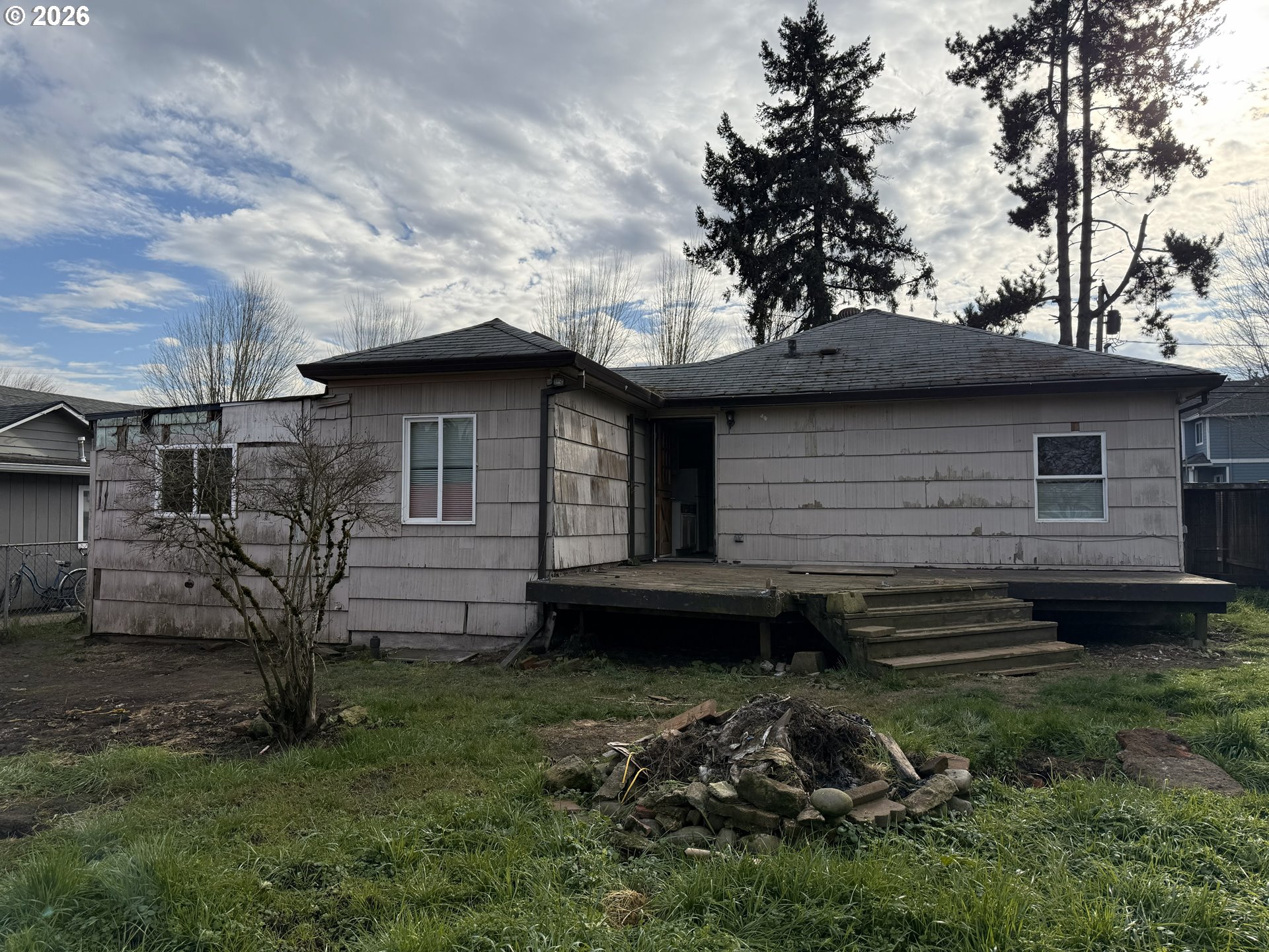 7451 Southeast Johnson Street Hillsboro, OR 97123 - Photo 20 of 27 a front view of a house with a garden