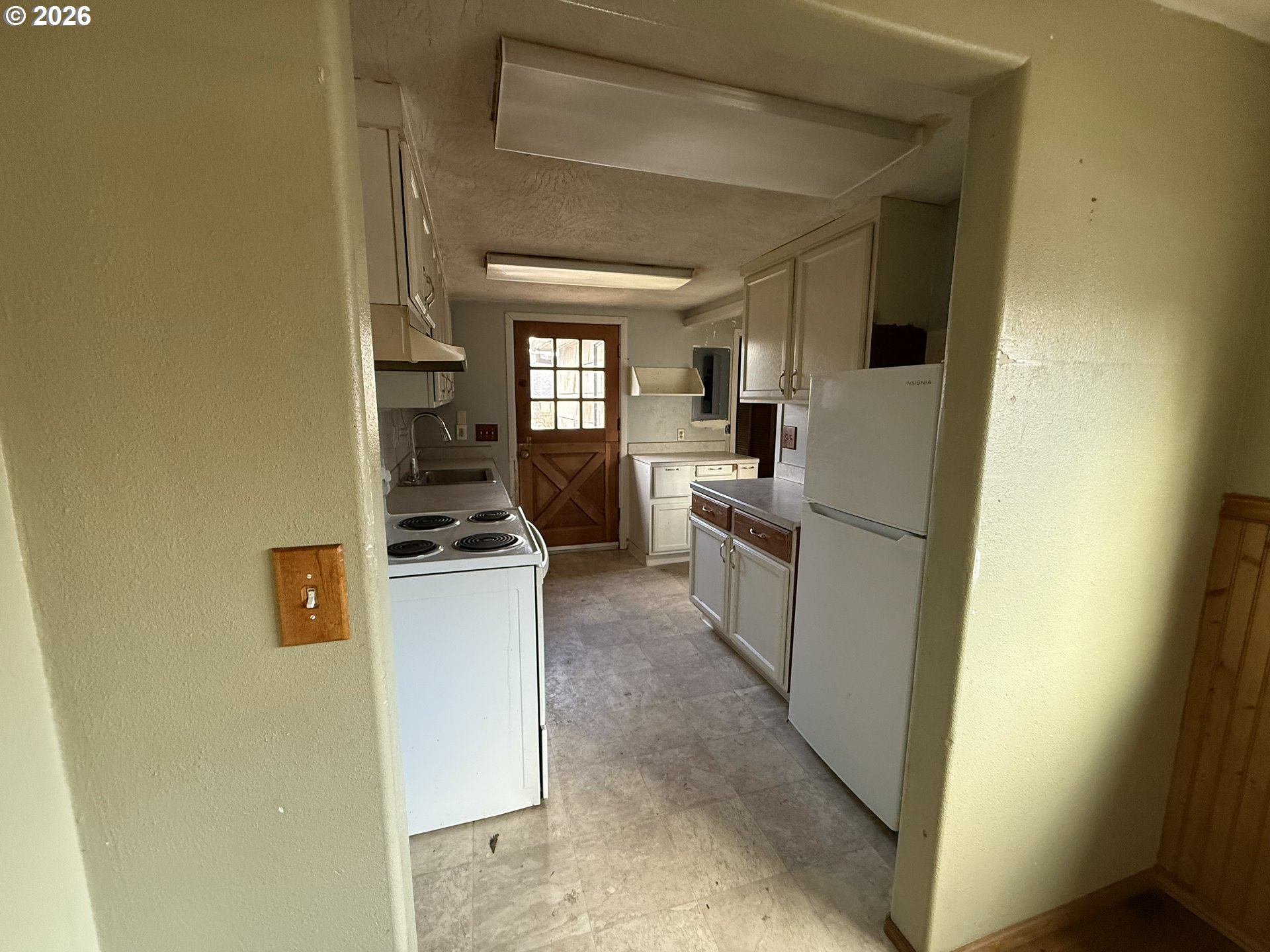7451 Southeast Johnson Street Hillsboro, OR 97123 - Photo 7 of 27 a kitchen with a refrigerator and window