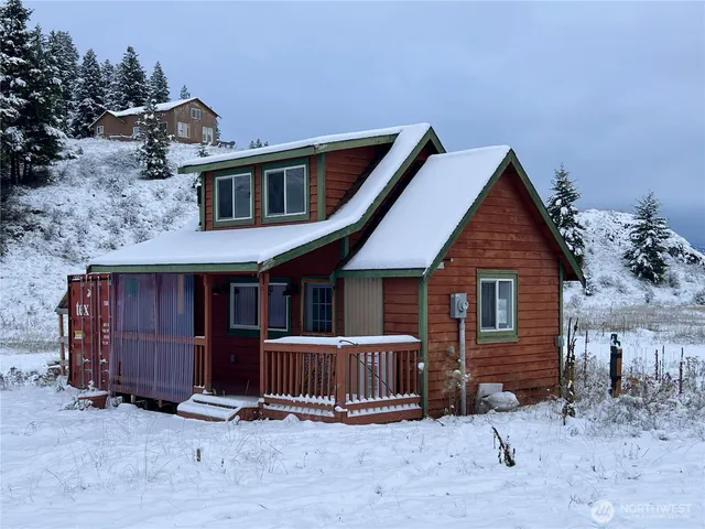 a view of a house with a yard and roof