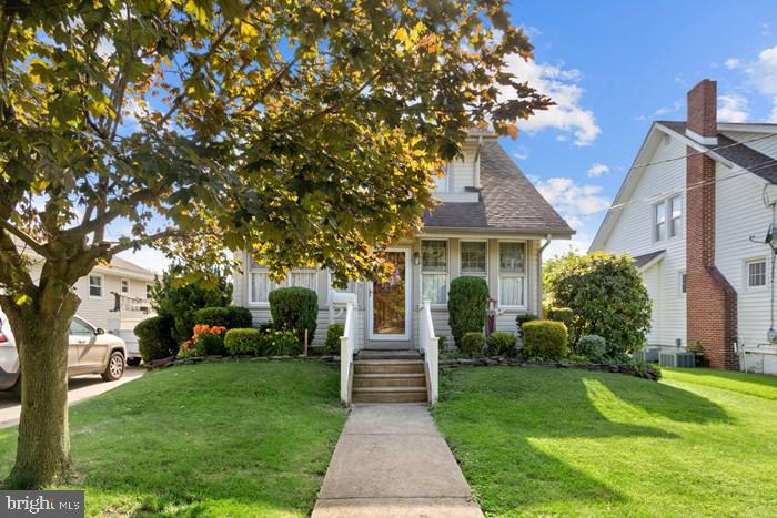210 Warwick Road Magnolia, NJ 08049 - Photo 2 of 23