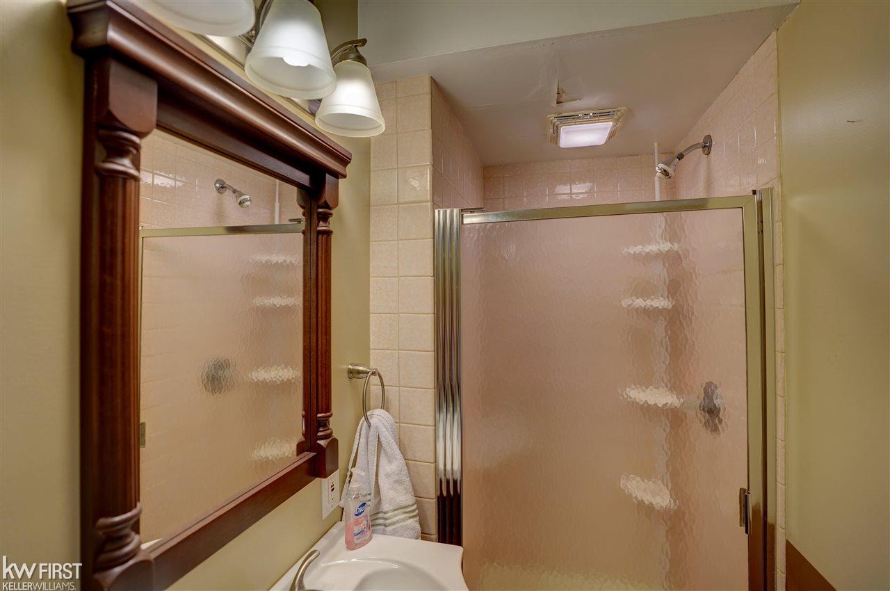 3167 North Oak Road Davison, MI 48423 - Photo 19 of 55 50081716-18.JPG