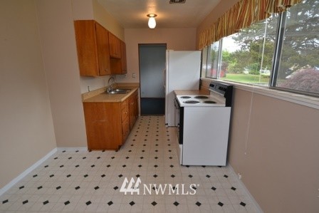1310 Ivy Road Bremerton, WA 98310 - Photo 5 of 14 Gallery Image 5