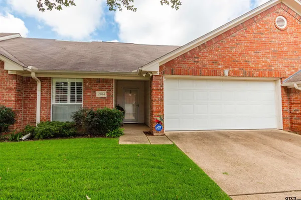 $219,900 | 5401 Hollytree Drive, Unit 2904, Tyler, TX 75703