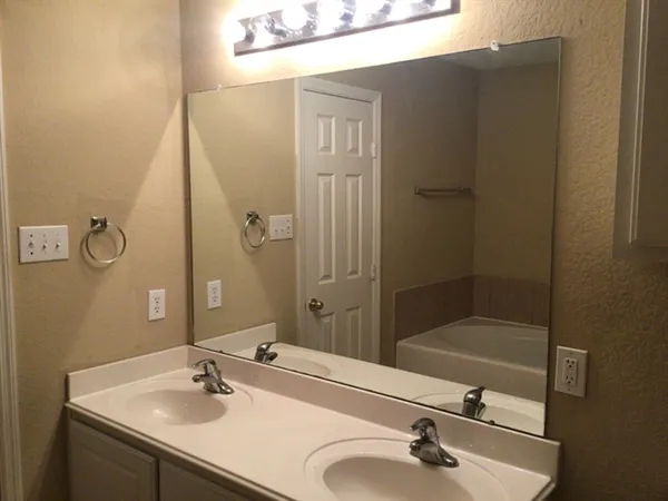 $2,195 | 1022 Yorkshire Hollow Lane, Fresno, TX 77545