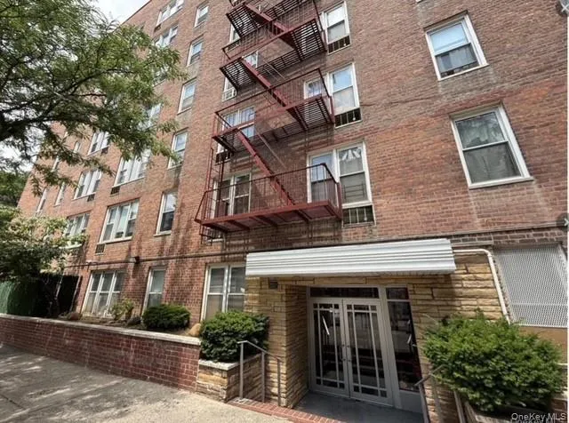$129,000 | 1332 Metropolitan Avenue, Unit 6A | Parkchester
