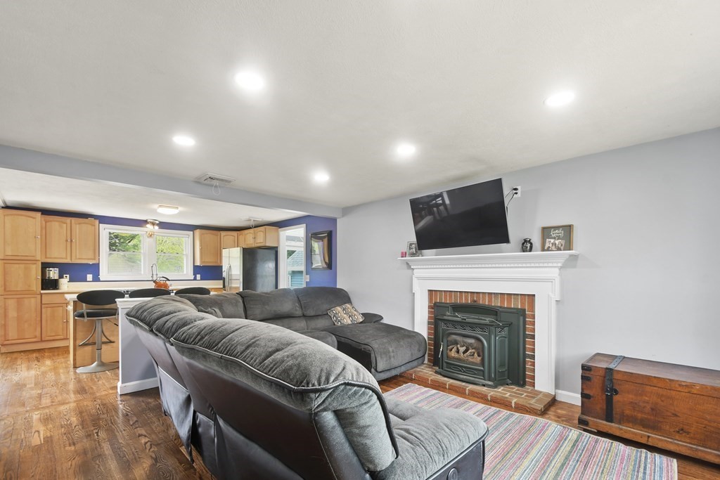 11 Haverhill Road Topsfield, MA 01983 - Photo 2 of 34