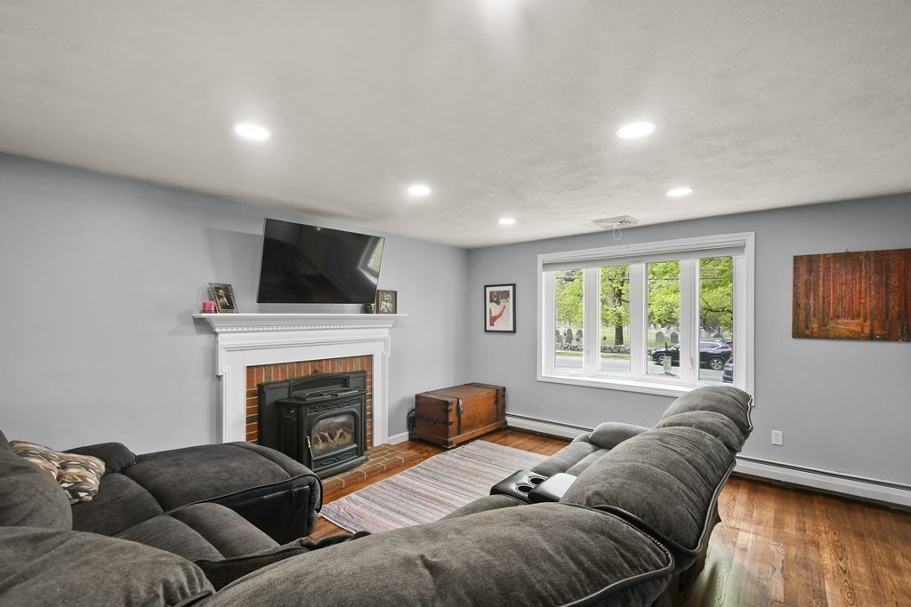 11 Haverhill Road Topsfield, MA 01983 - Photo 3 of 34