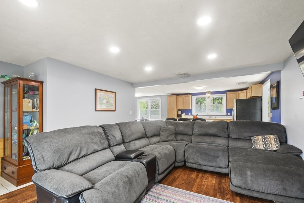 11 Haverhill Road Topsfield, MA 01983 - Photo 4 of 34
