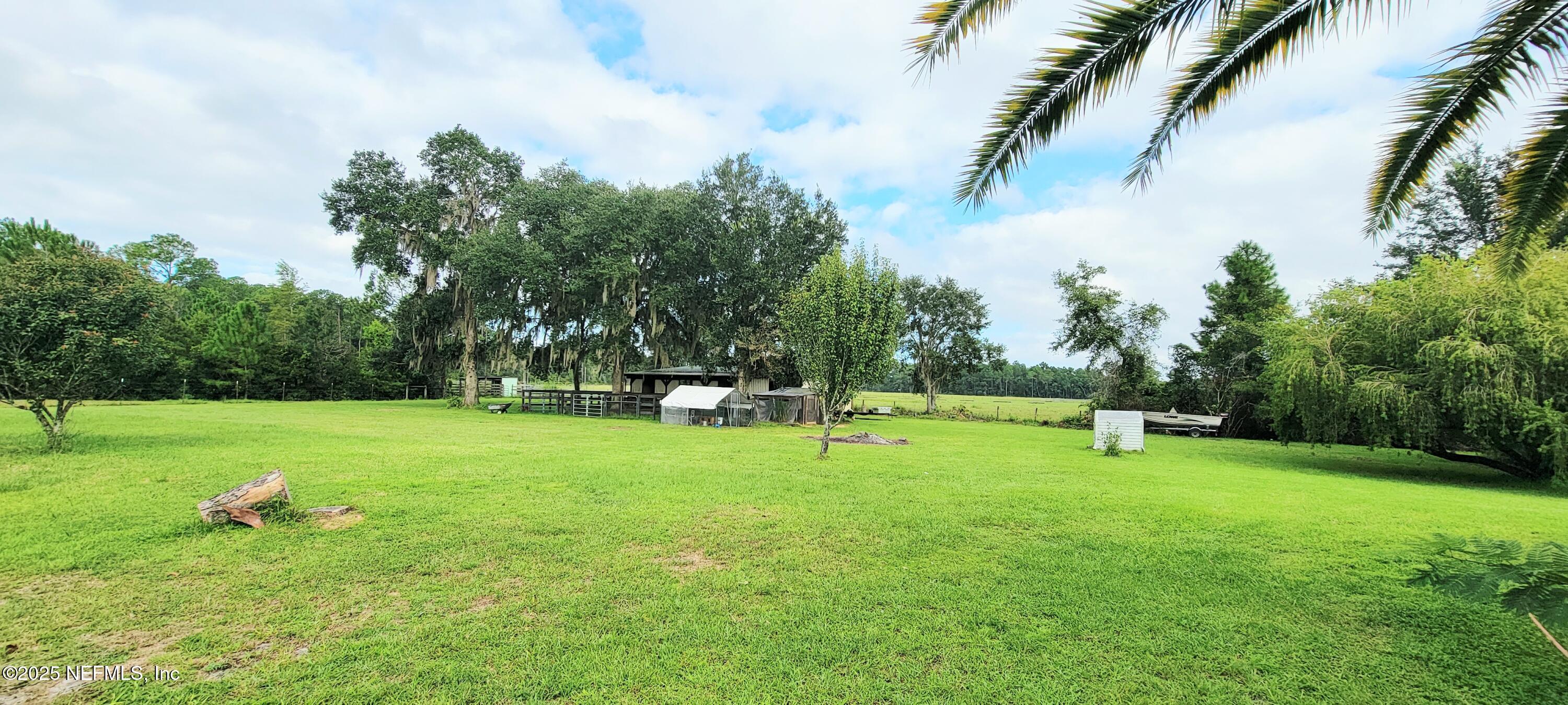 390 State Rte 100 San Mateo, FL 32187 - Photo 6 of 25 20250910_094113