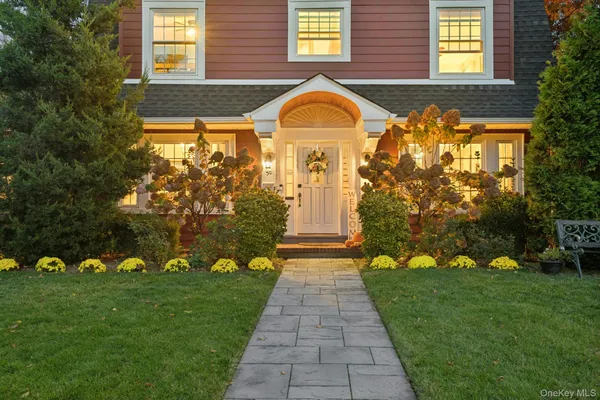 $1,575,000 | 30 School Street, Williston Park, NY 11596