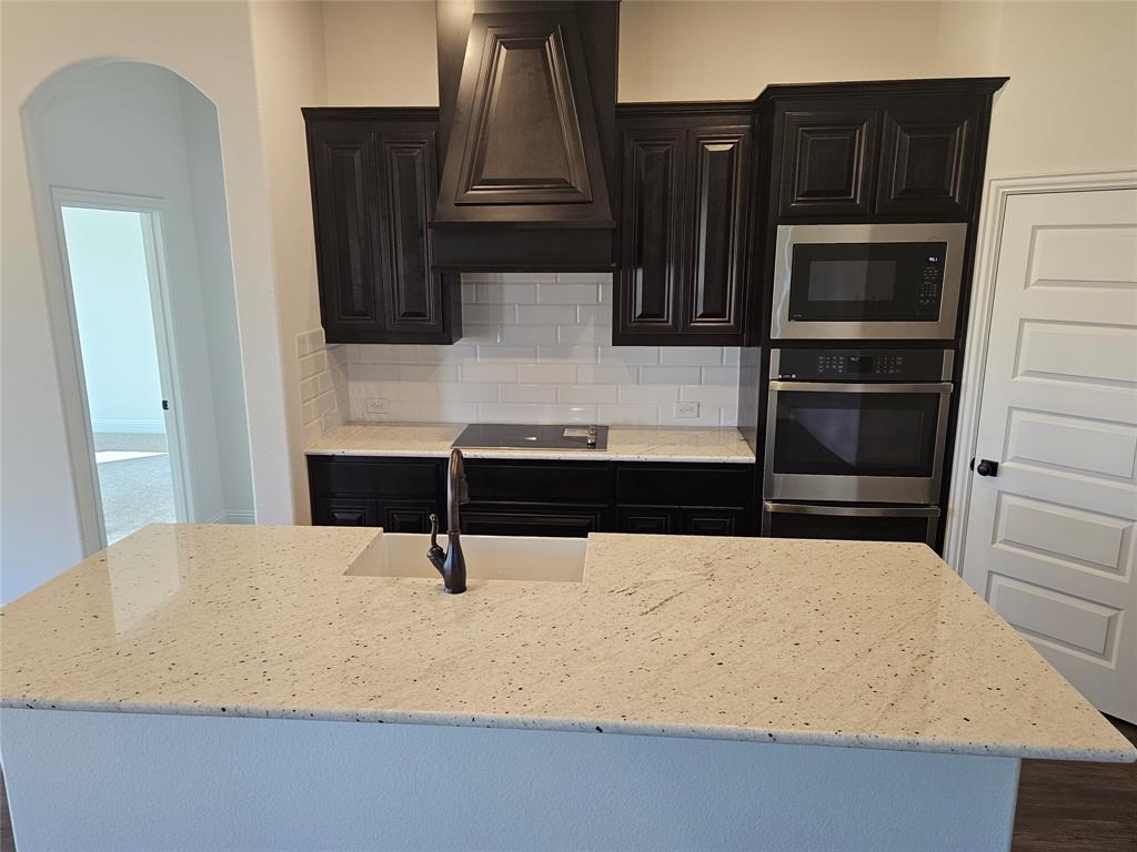 1507 Enloe Road Howe, TX 75459 - Photo 3 of 27 a living room with closet