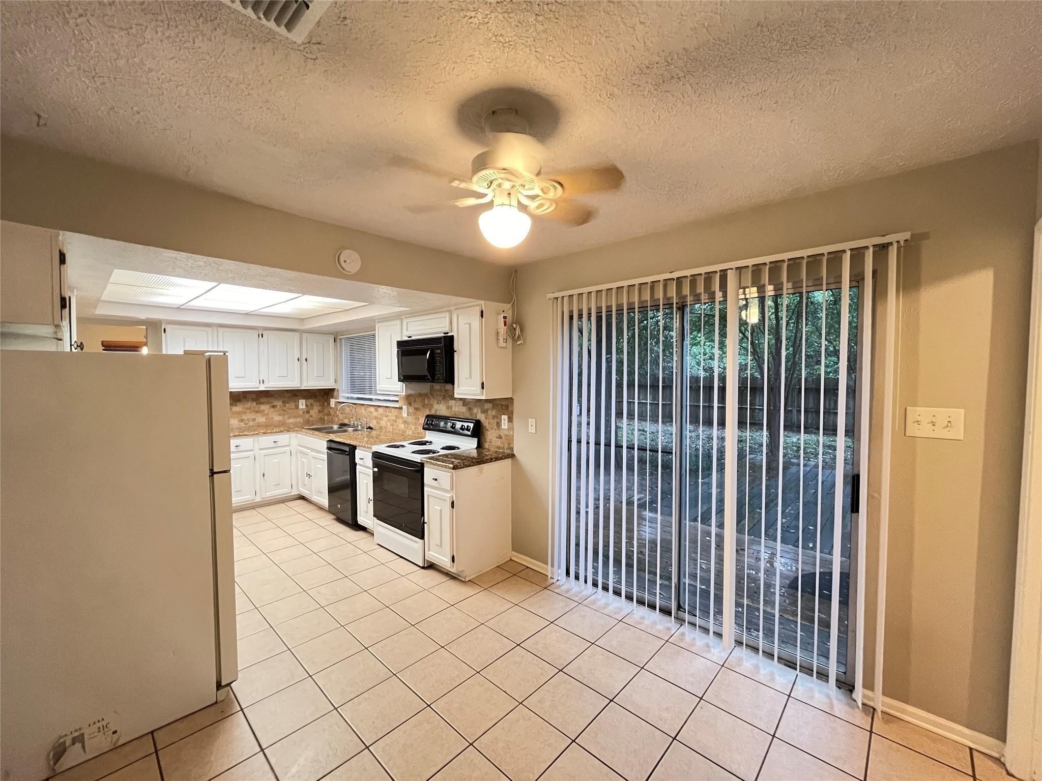 17 Briervine Court Spring, TX 77381 - Photo 7 of 19