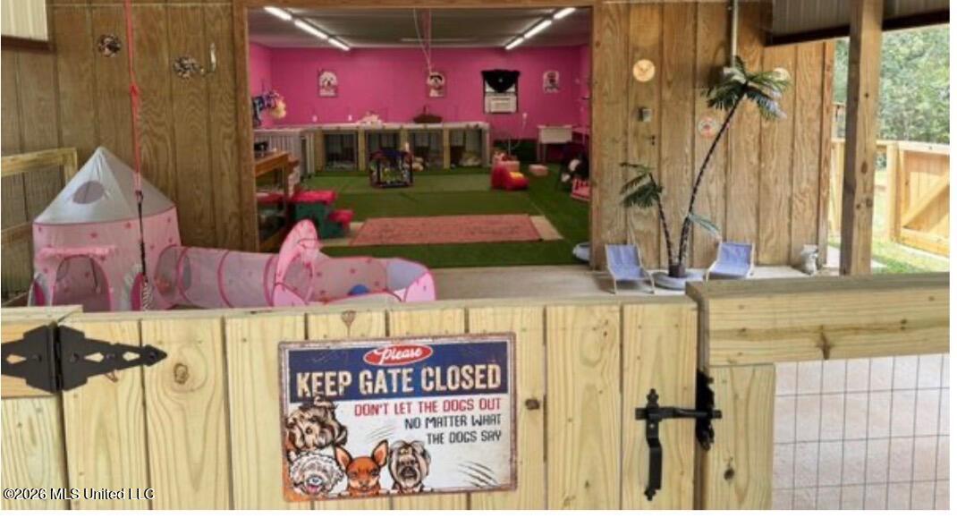 464 Felps Lane Southwest Brookhaven, MS 39601 - Photo 21 of 22 view of interior kennel