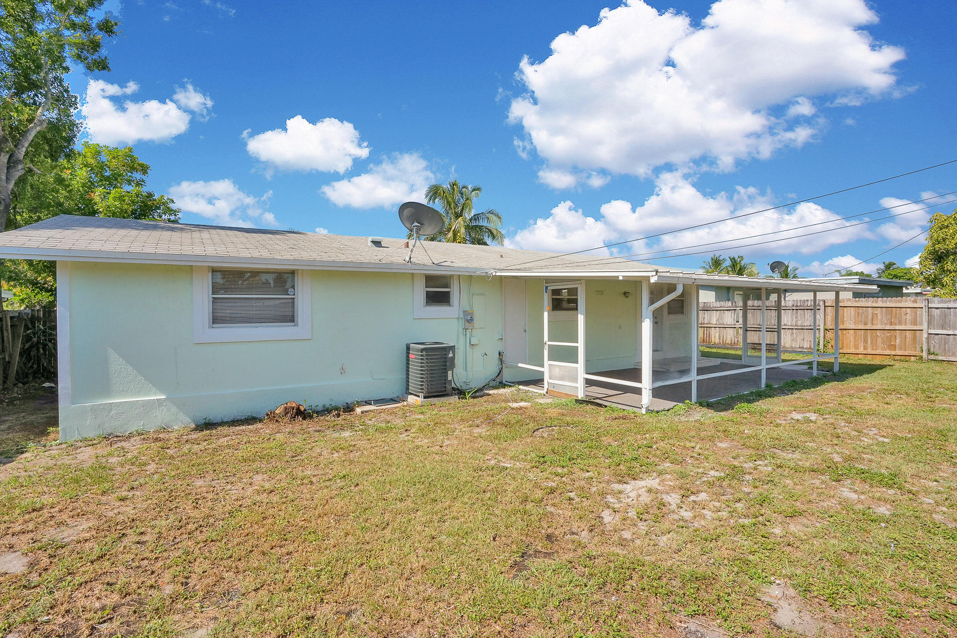 3891 Mackinac Road Lake Worth, FL 33462 - Photo 21 of 21 Spacious yard