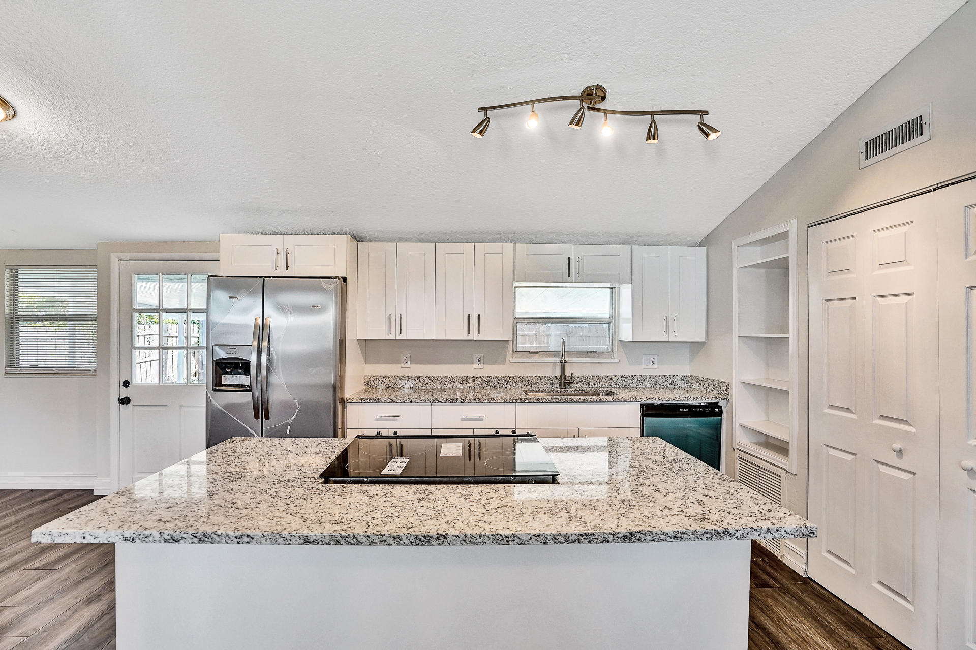 3891 Mackinac Road Lake Worth, FL 33462 - Photo 3 of 21 Kitchen