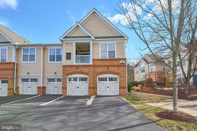 $2,700 | 43865 Hickory Corner Terrace, Unit 114, Ashburn, VA 20147