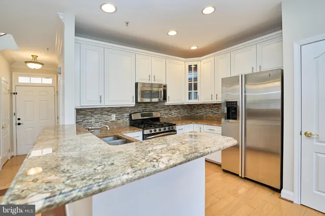 $2,700 | 43865 Hickory Corner Terrace, Unit 114, Ashburn, VA 20147