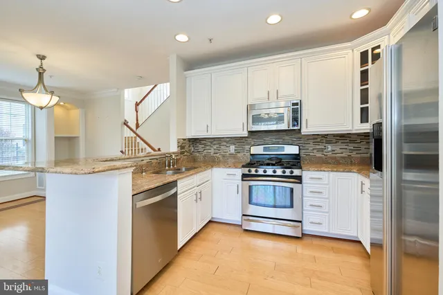 $2,700 | 43865 Hickory Corner Terrace, Unit 114, Ashburn, VA 20147