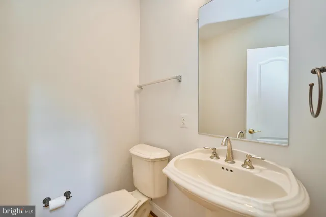 $2,700 | 43865 Hickory Corner Terrace, Unit 114, Ashburn, VA 20147