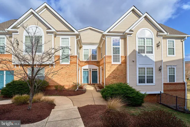 $2,700 | 43865 Hickory Corner Terrace, Unit 114, Ashburn, VA 20147