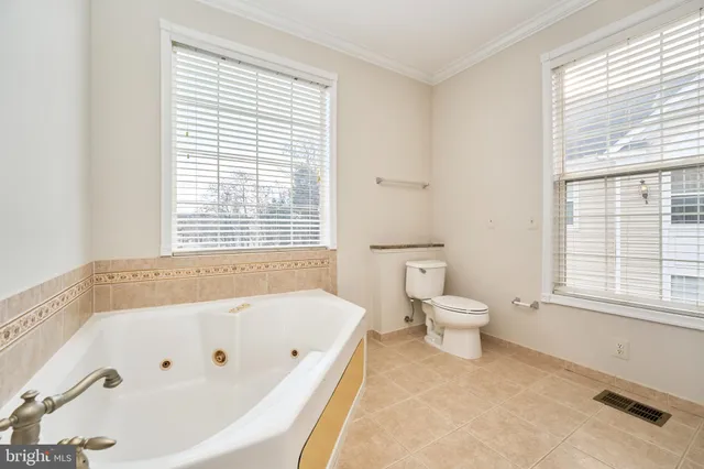 $2,700 | 43865 Hickory Corner Terrace, Unit 114, Ashburn, VA 20147