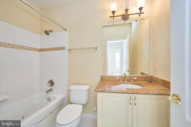 $2,700 | 43865 Hickory Corner Terrace, Unit 114, Ashburn, VA 20147