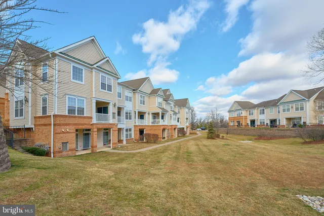 $2,700 | 43865 Hickory Corner Terrace, Unit 114, Ashburn, VA 20147