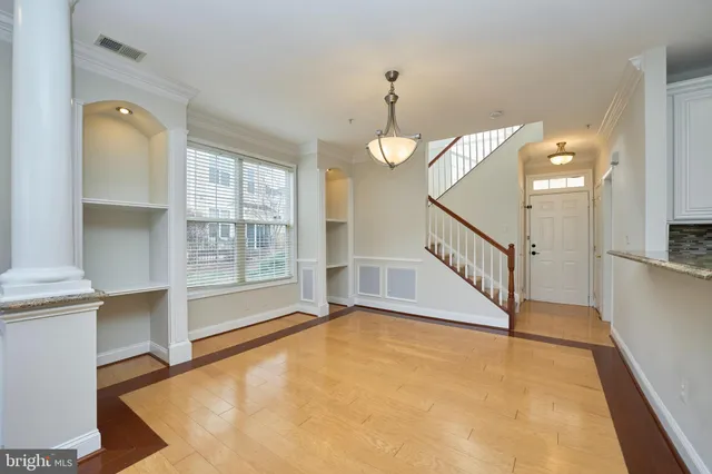 $2,700 | 43865 Hickory Corner Terrace, Unit 114, Ashburn, VA 20147