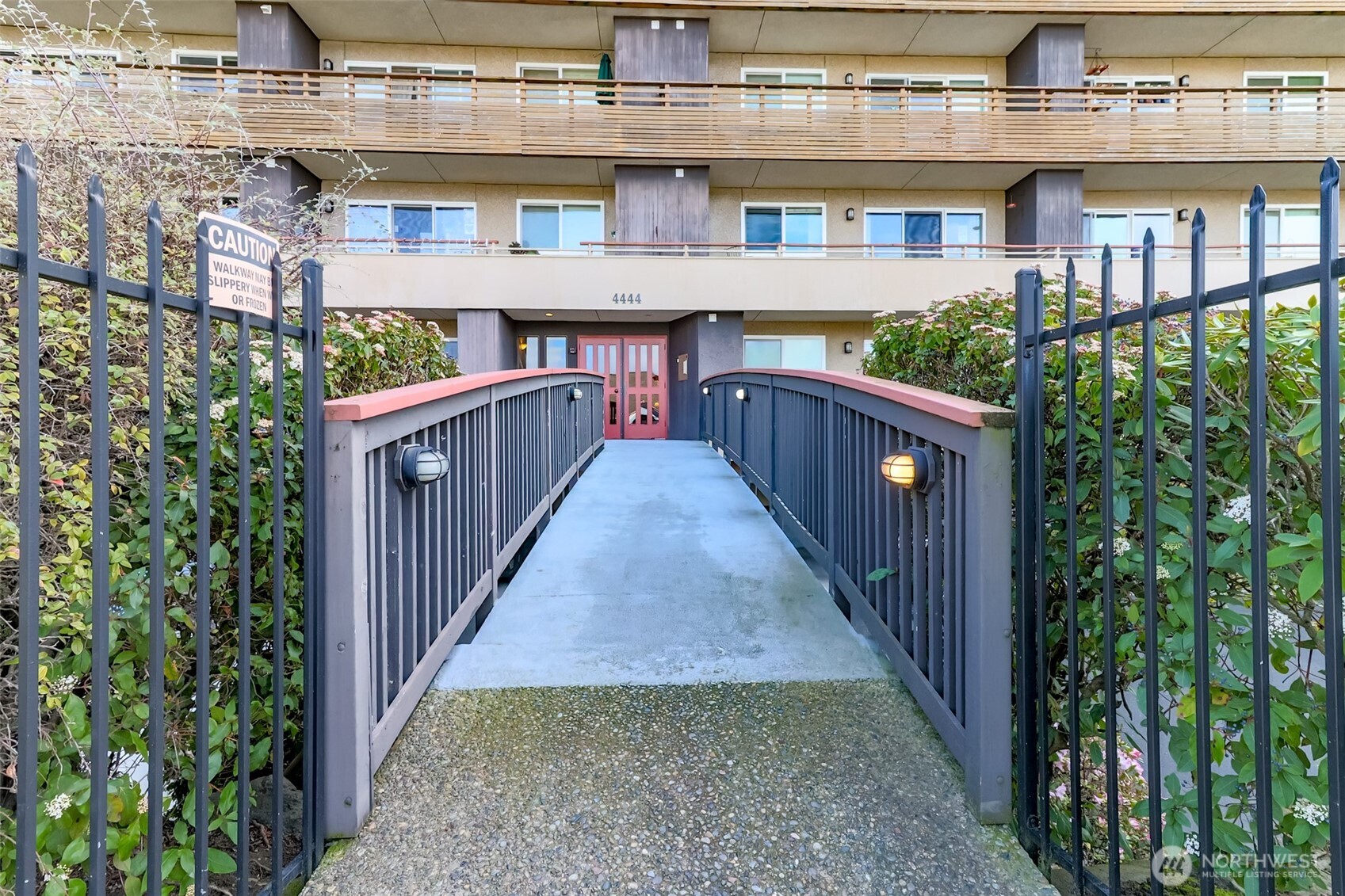 4444 44th Avenue Southwest, Unit 405 Seattle, WA 98116 - Photo 4 of 32
