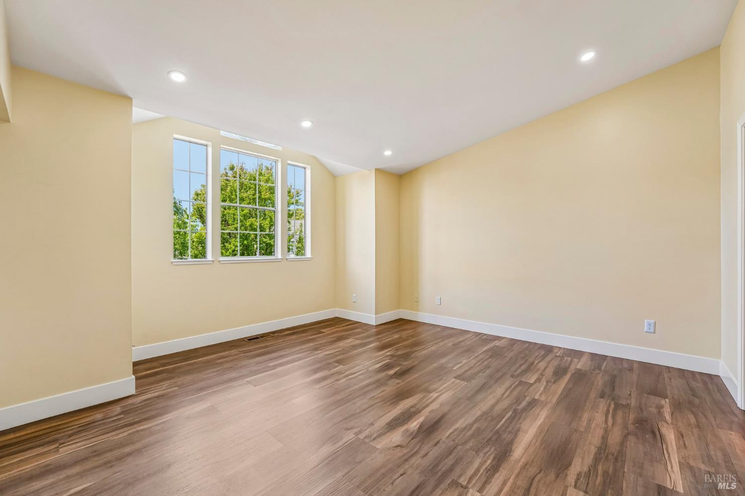 567 East Jasmine Circle Santa Rosa, CA 95407 - Photo 11 of 36