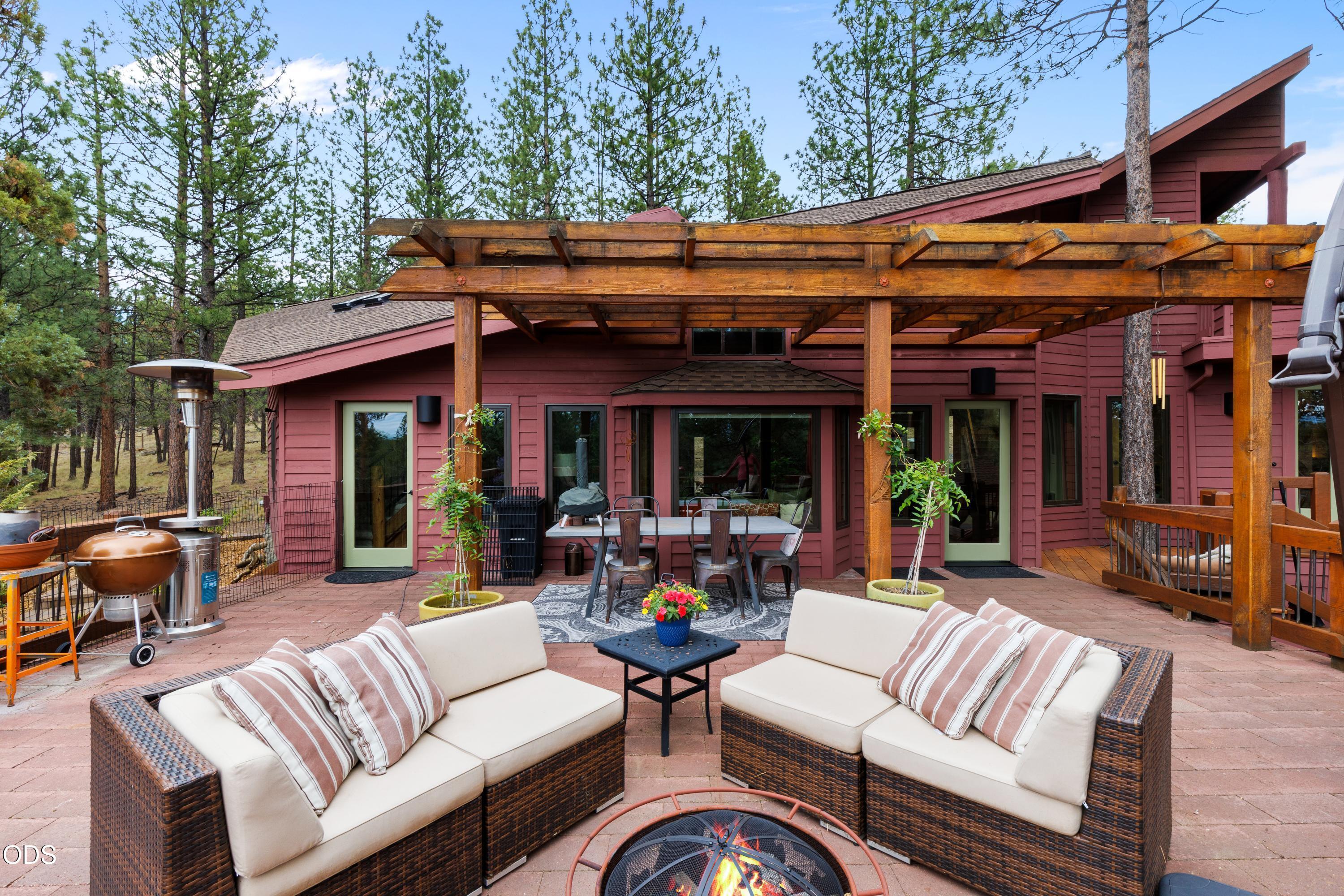 63220 Johnson Road Bend, OR 97703 - Photo 4 of 60