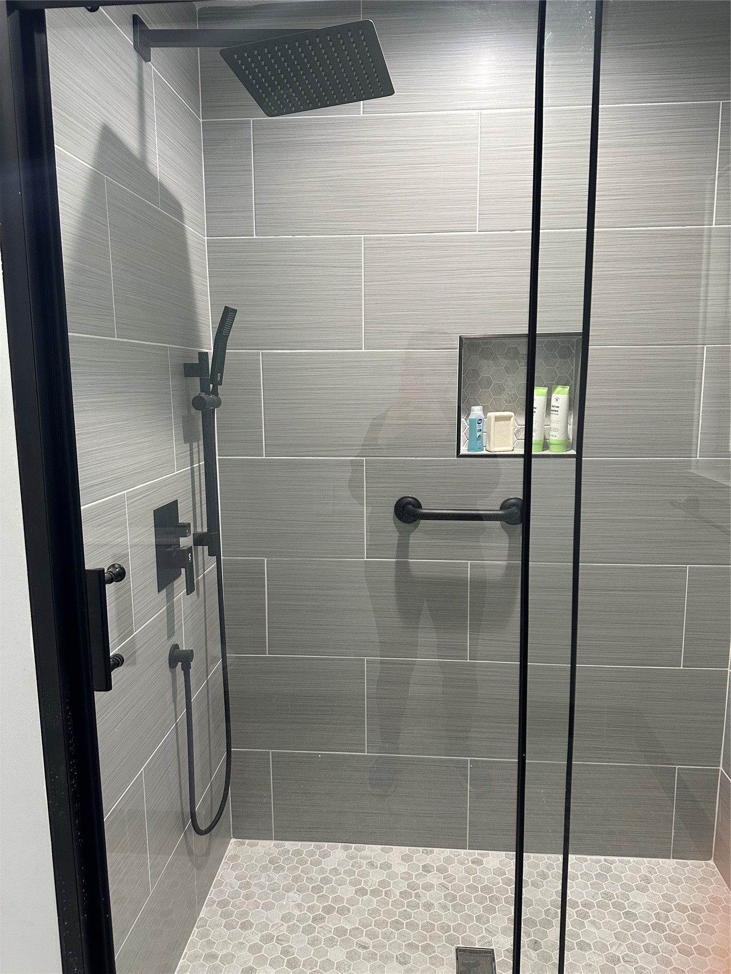 514 South 4th Street Fernandina Beach, FL 32034 - Photo 9 of 13 a bathroom with a shower